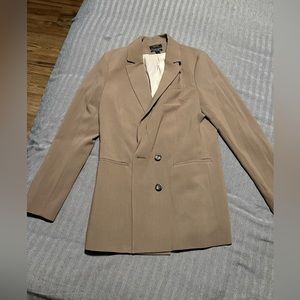 RW Suit - smoke free pet friendly